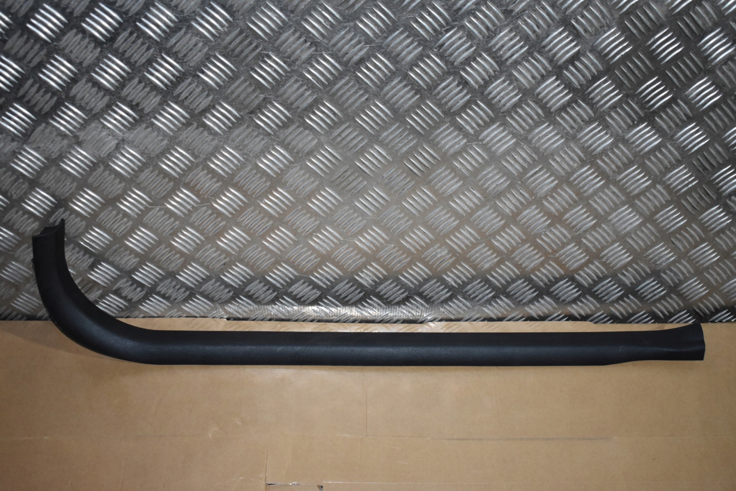 IDEALNA moulding cap threshold right NISSAN GT-R R35 1