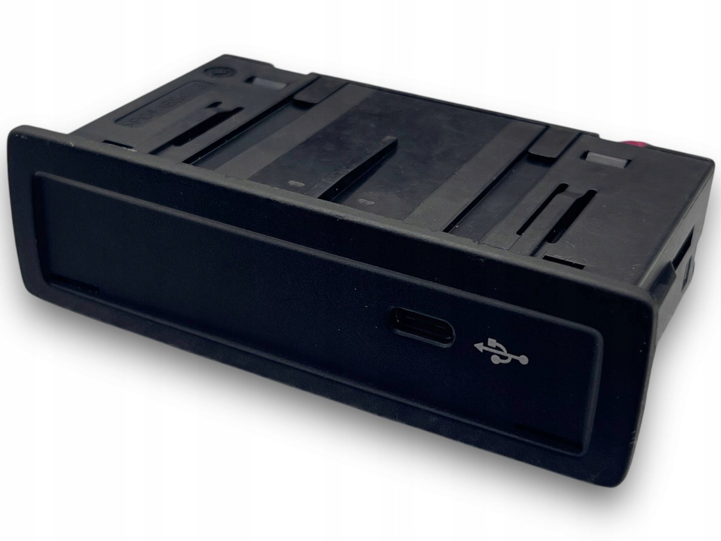 MERCEDES W247 PORT USB 2478203902 @M