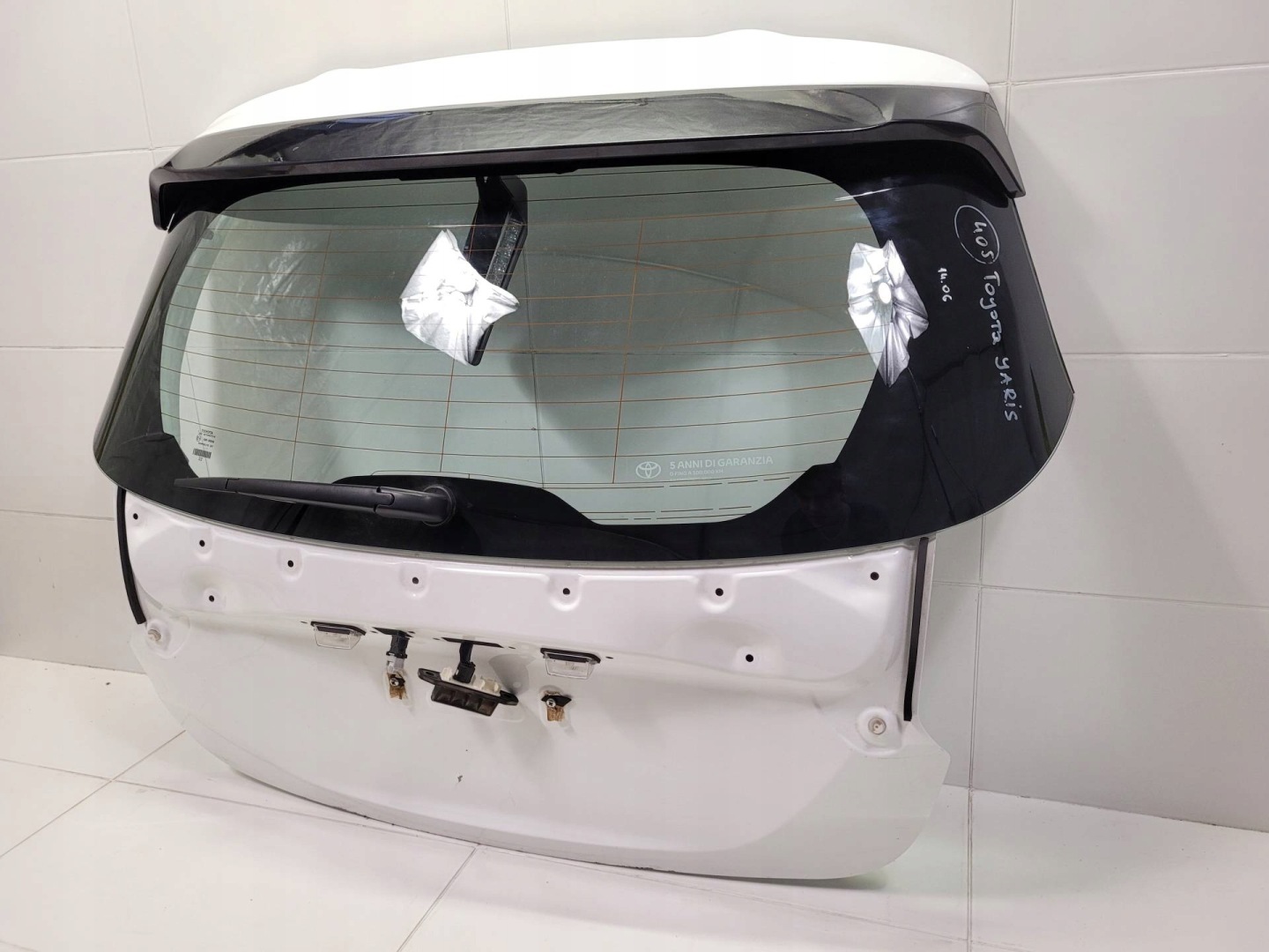 rear trunk door boot Toyota Yaris 3 XP130 2nd facelift 2018