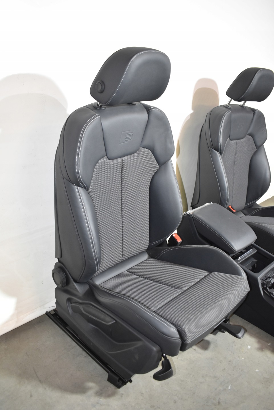 IDEALNE KPL. Seiten Sitz Sitze S-LINE GRZANE AUDI Q5 80A 24R. 1