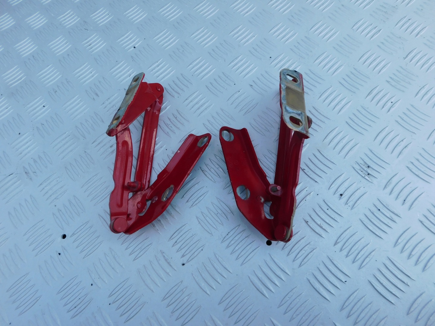 Mercedes Sprinter 906 VW Crafter hinge bonnet hinges 2 szt 06-17r red