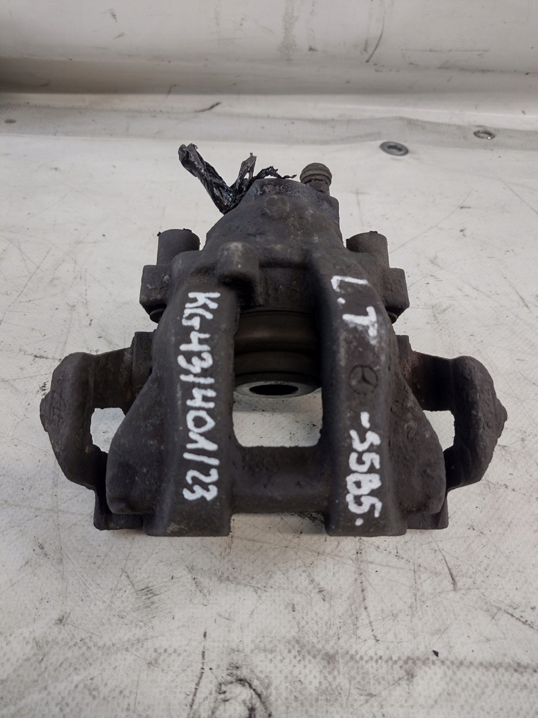 caliper brake jarzmo left rear part Mercedes W211 1,8 compressor; sedan