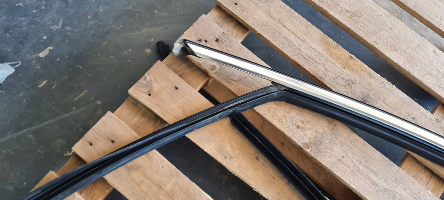 A6 C8 4K moulding gasket rubber door left front CHROM 4K0837431B