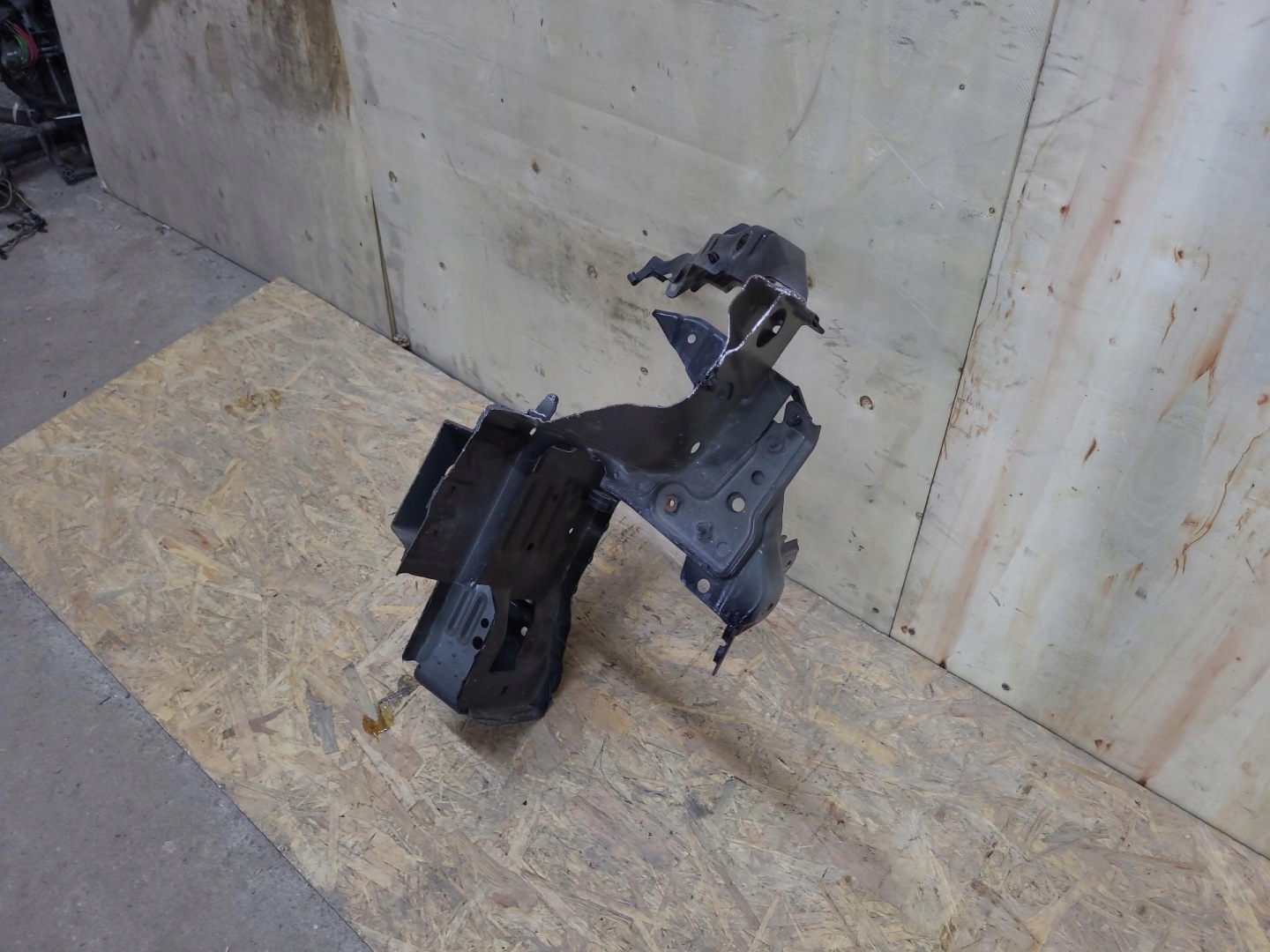 quarter front right side Toyota Prius plus ZVW40 2012
