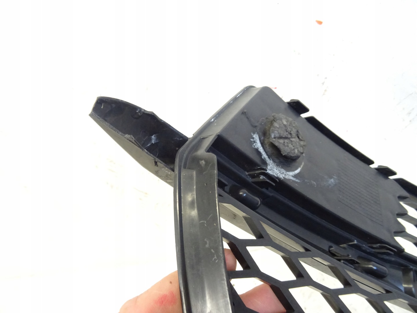 grid of a bumper front front right AUDI Q5 8R S-LINE
