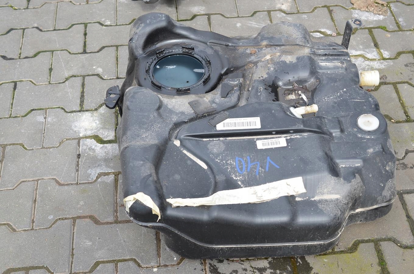 tank Volvo V40 II lift