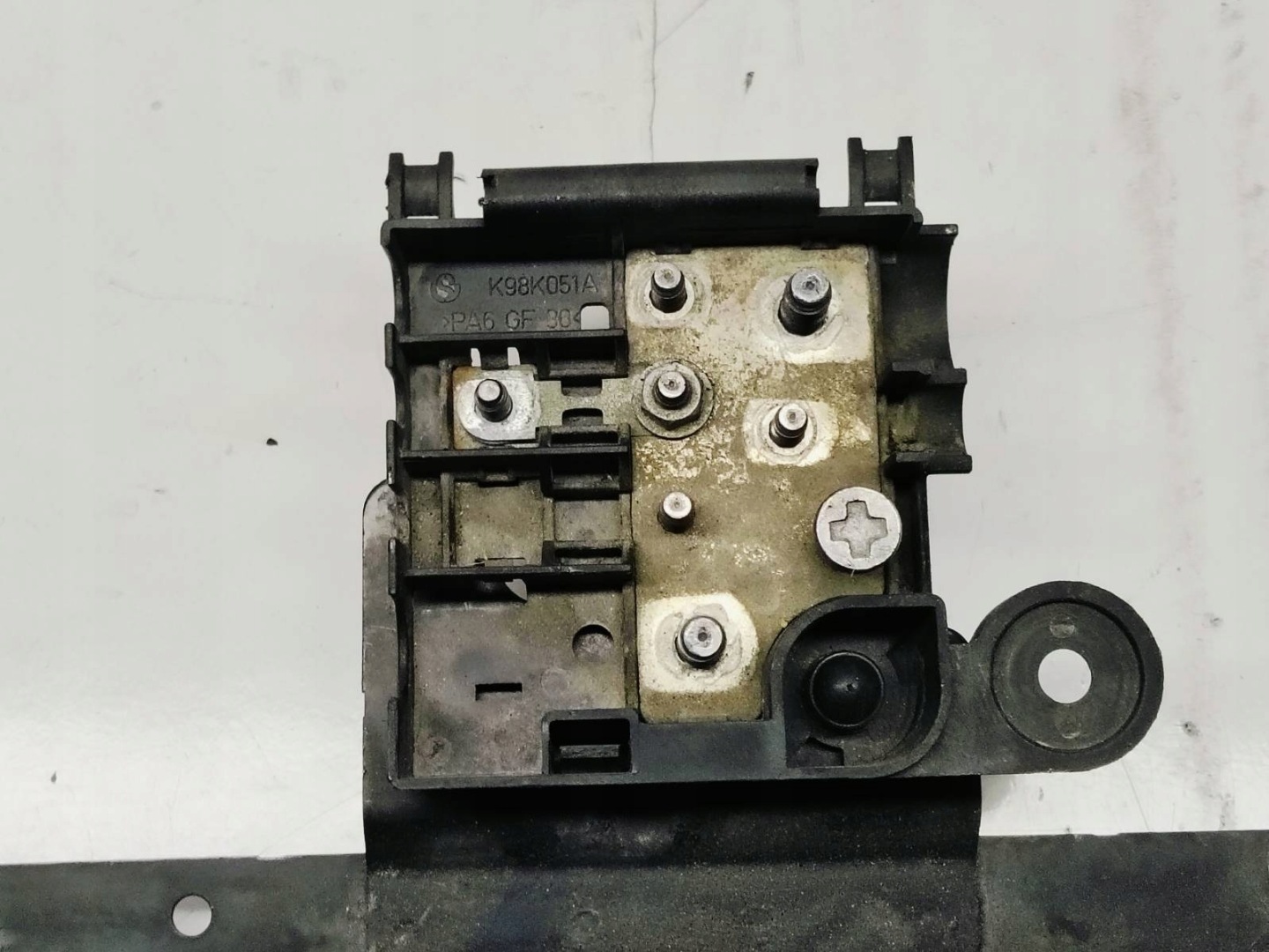 wall support of the front under the window Audi A4 B8 2.0 TDI 8K0805629B