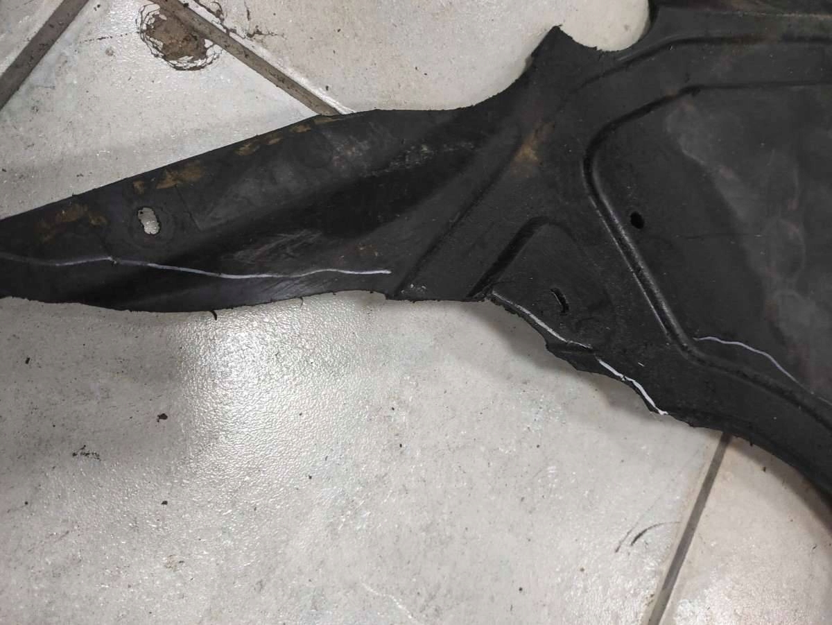 cover below engine Volkswagen Passat CC 2010 3C8.825.235