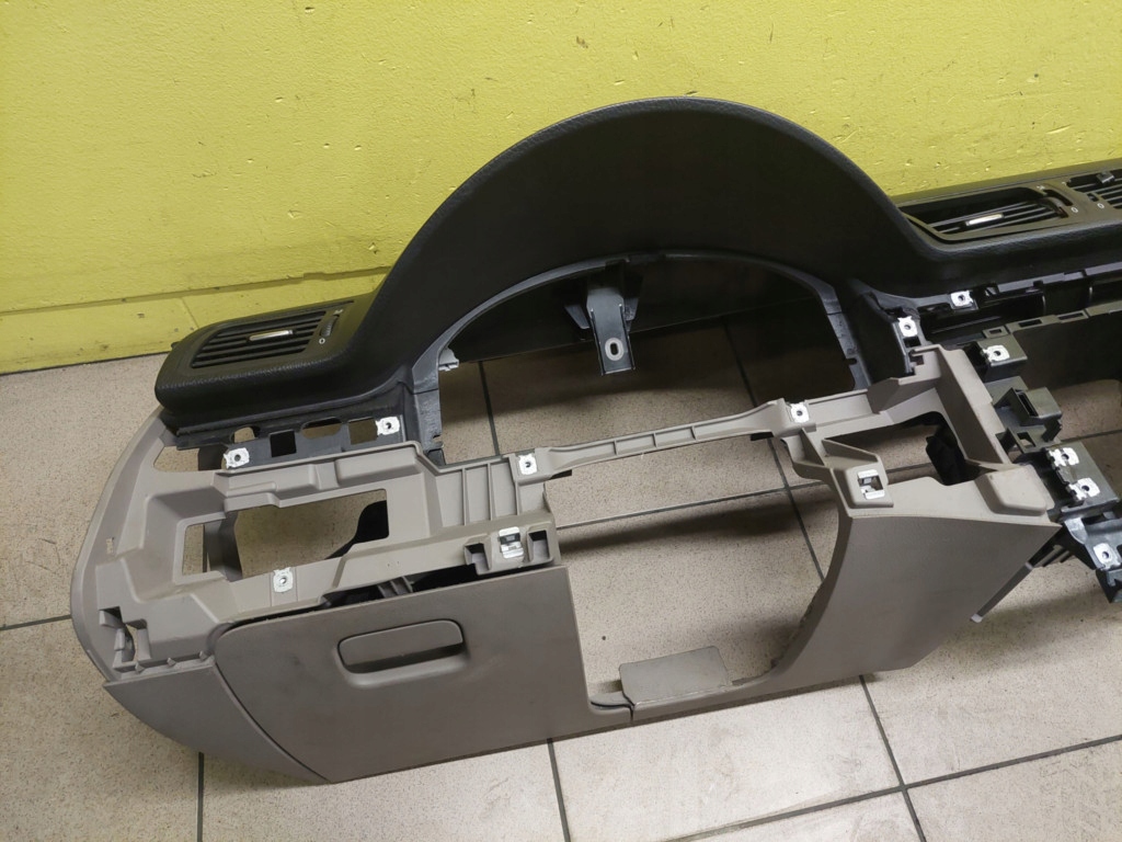 VW PASSAT B6 cockpit dashboard instrument panel 3C1857003