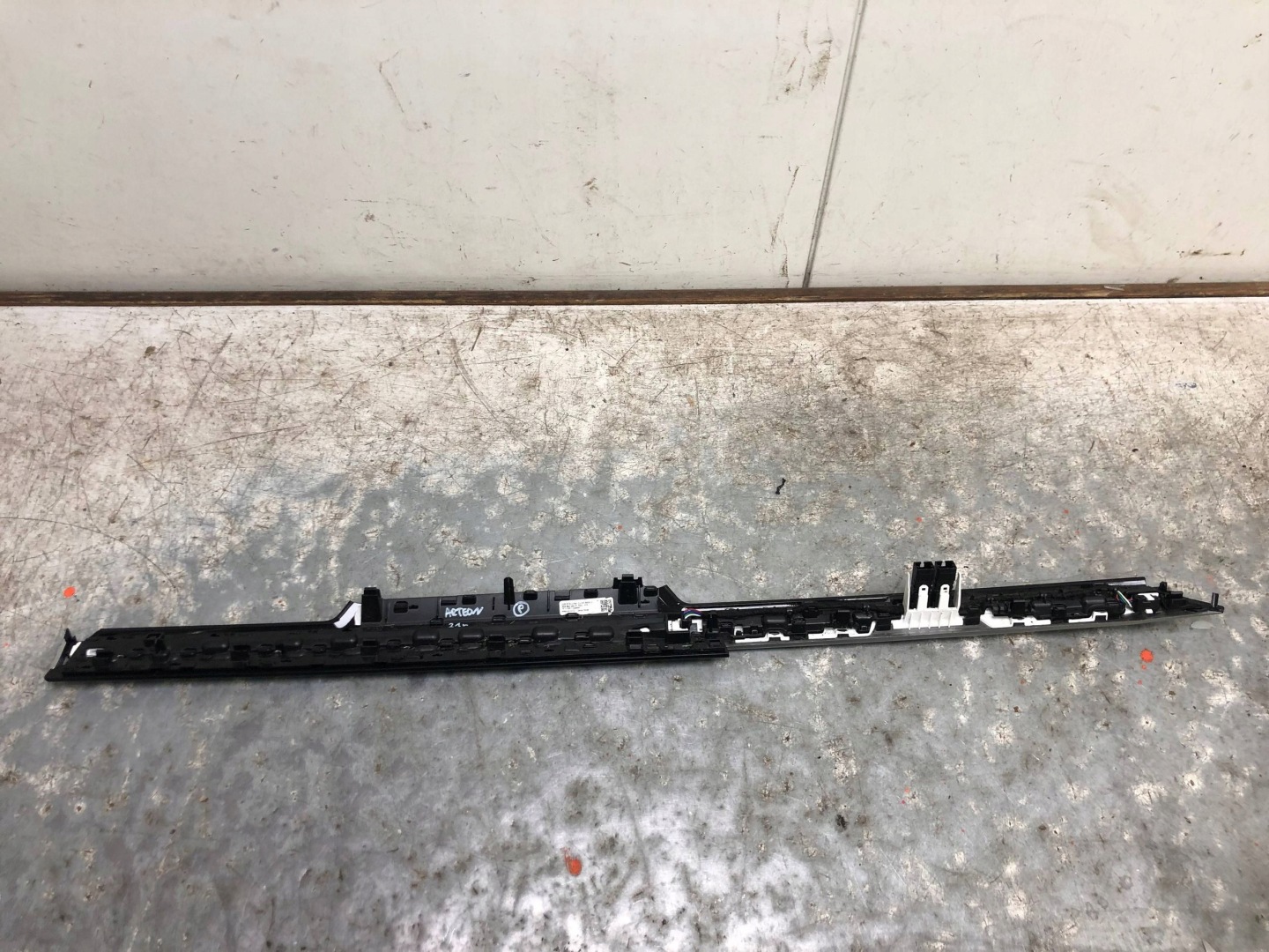 Moulage DEKOR Console AMBIENTE YDU VW ARTEON 3G8853262P