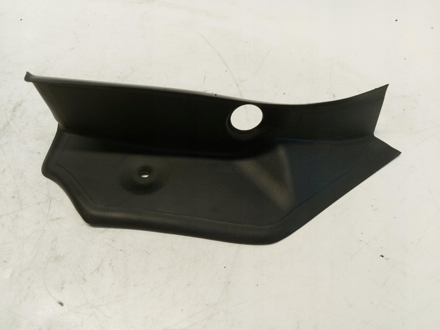 BMW U06 220d Blende Abdeckung Gehäuse RYNNA Leuchte 9491489
