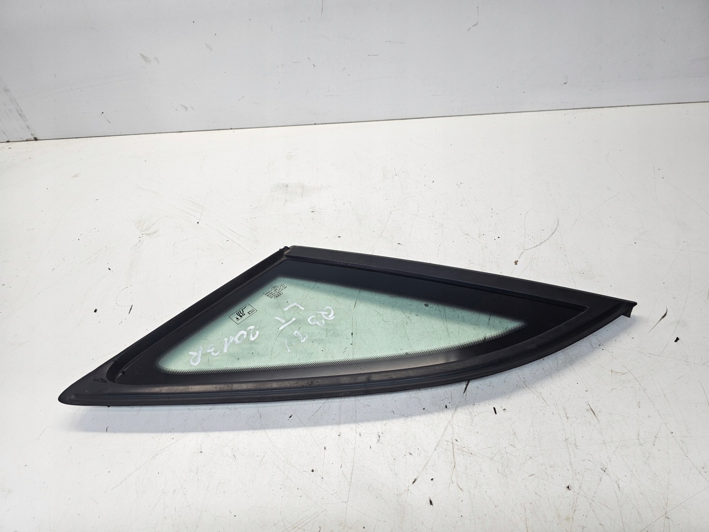 window bodywork left rear part AUDI Q3 8U 2013R