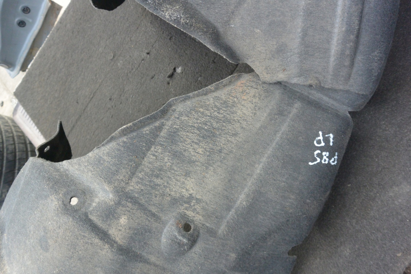 TESLA S mudguard left front RWD before lift