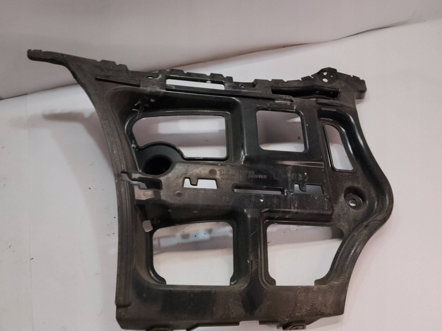 bumper bracket of the rear left BMW 3 E90 E91 2008 7058519