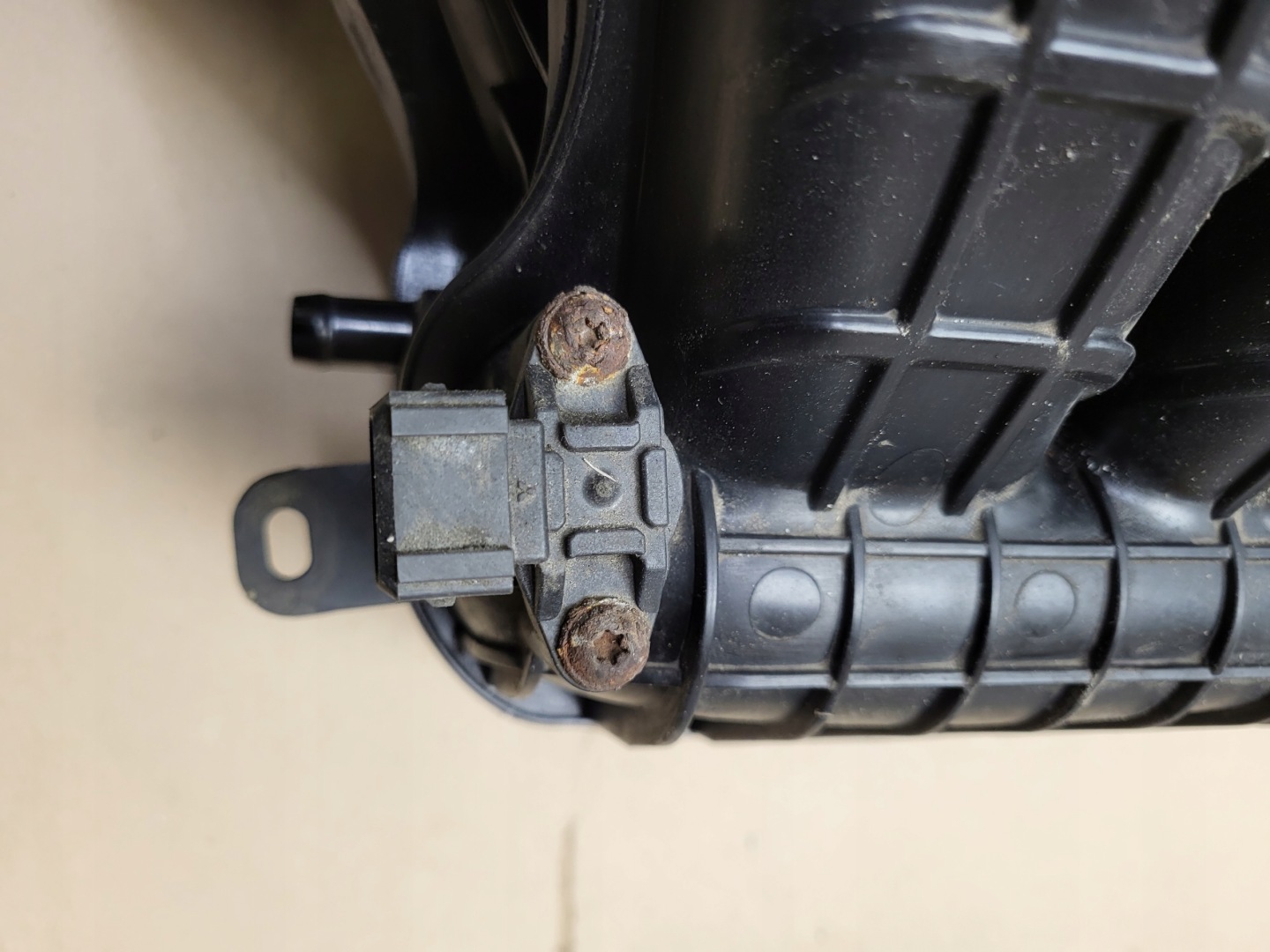 intake manifold injectors sensor wiring MITSUBISHI OUTLANDER III 2.0 B