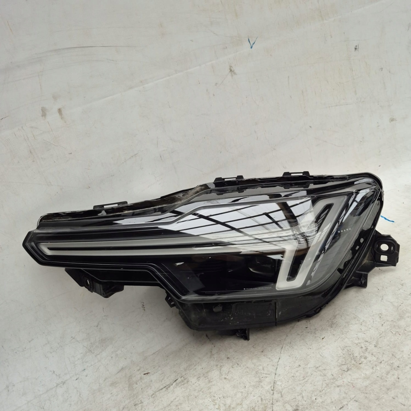 VOLVO XC90 II DRUGI LIFT 24- light left front front FULL LED 32365979