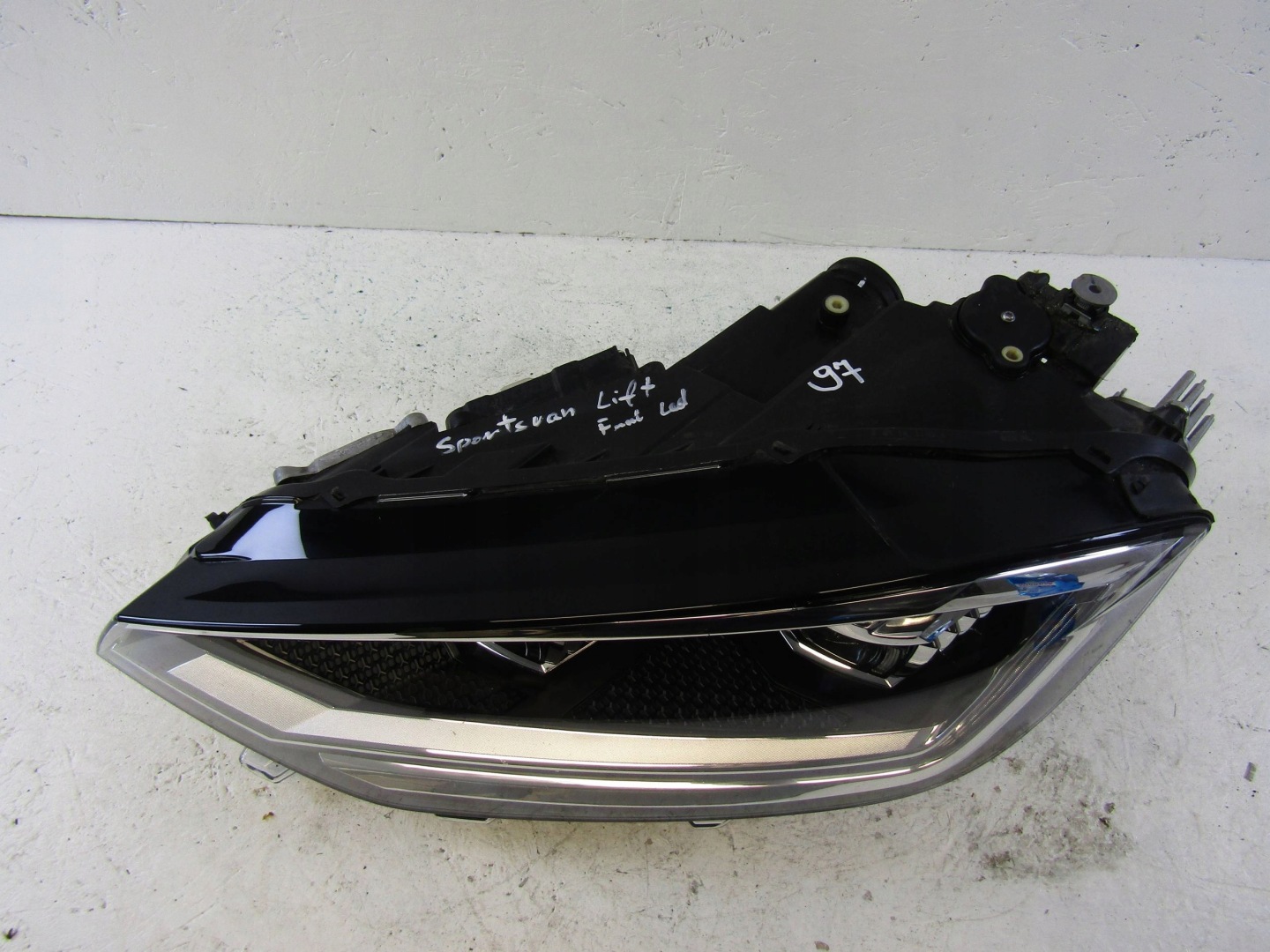 VW Sportsvan lift light left Full Led 517941081