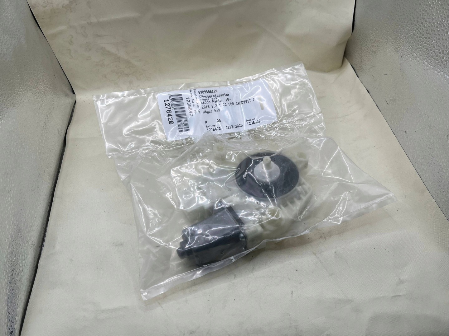 SKODA FABIA mini motor windows right rear part 6V0959812A !J