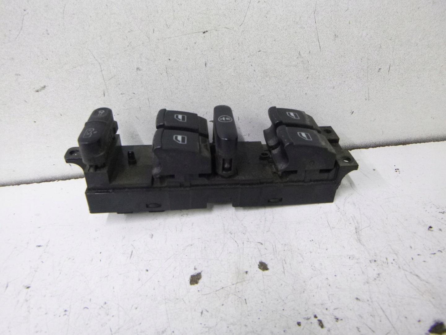 switch panel of the window left Skoda Octavia 99r.