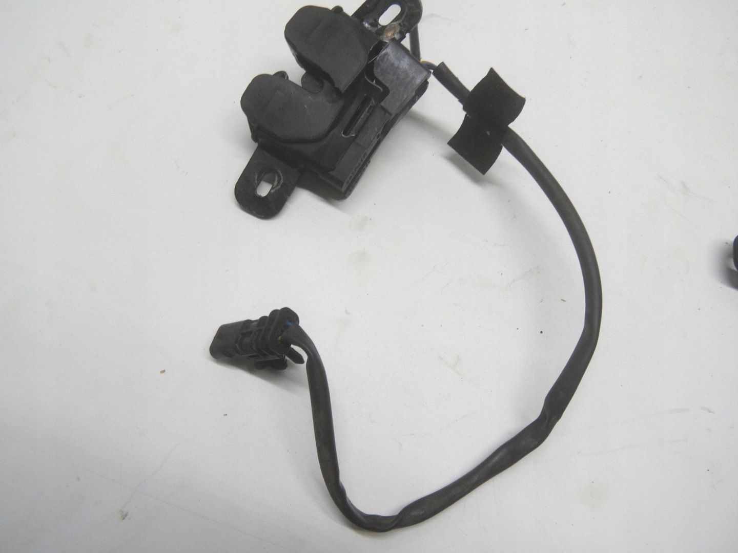 de la Serrure Mécanisme pour l’ouverture du capot VOLVO V60 2.0 D 120KM 31425974