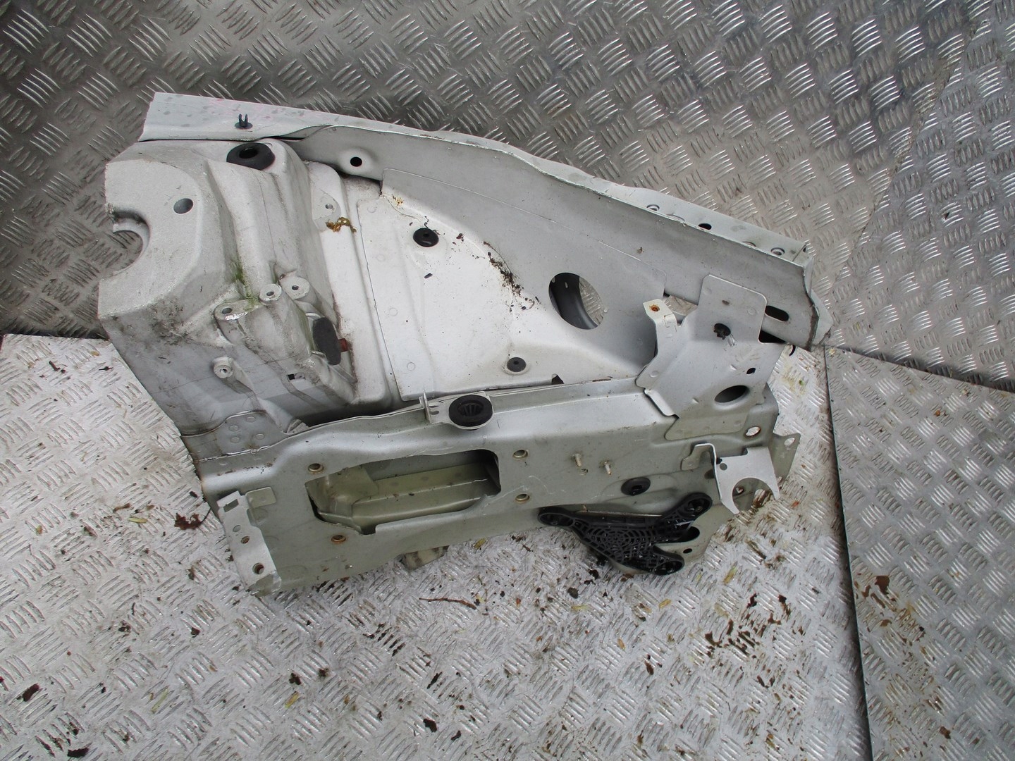 quarter NOSEK VOLVO XC90 left