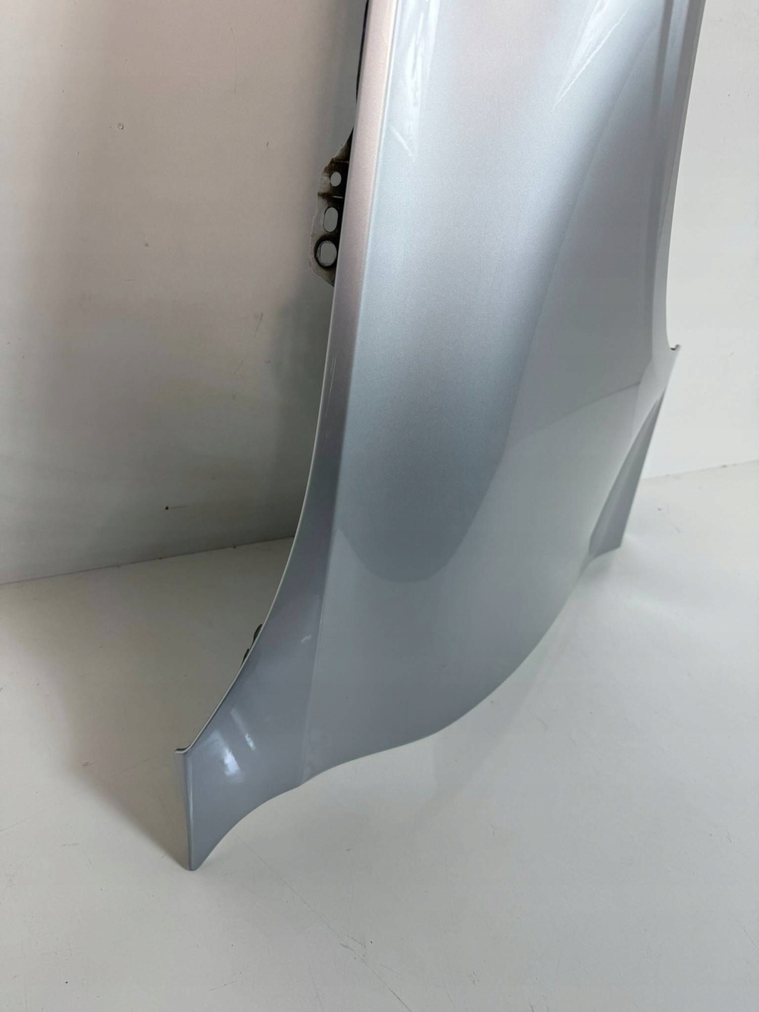 Volvo V60 II 2022 fender front right 31468171 711
