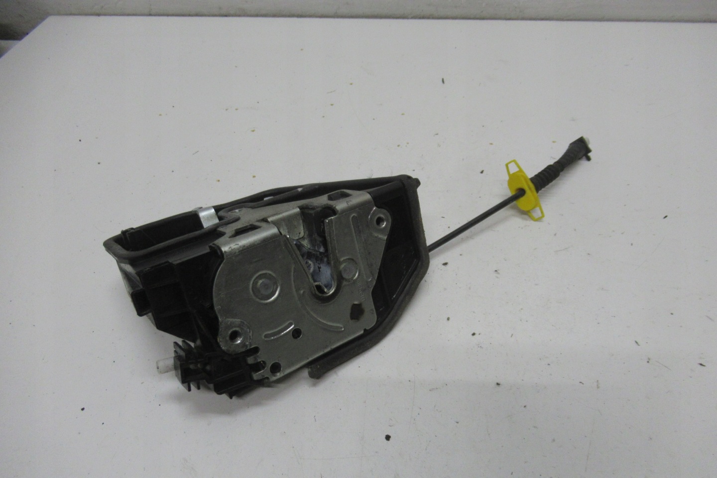 BMW X3 E83 lock door right front 7202146
