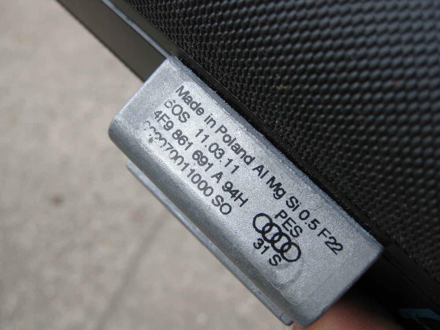 AUDI A6 C6 LIFT KOMBI blinds net boot black 4F9863553A