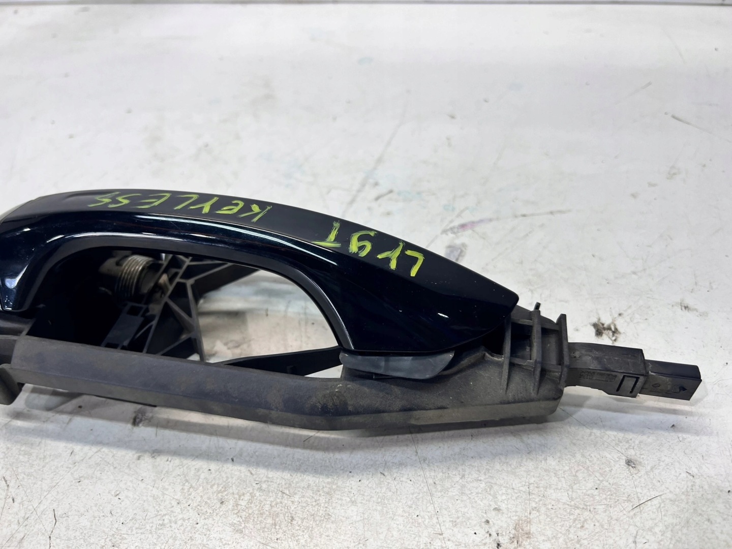 handle exterior door left KEYLESS AUDI A6 C8 4N0837811B LY9T