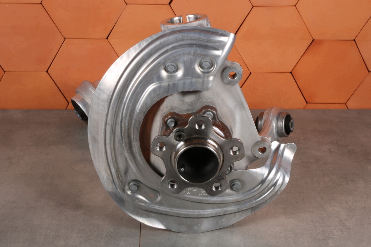 BMW i4 G26 eDrive35 eDrive40 otoč ramene čepu levý předek 6893259