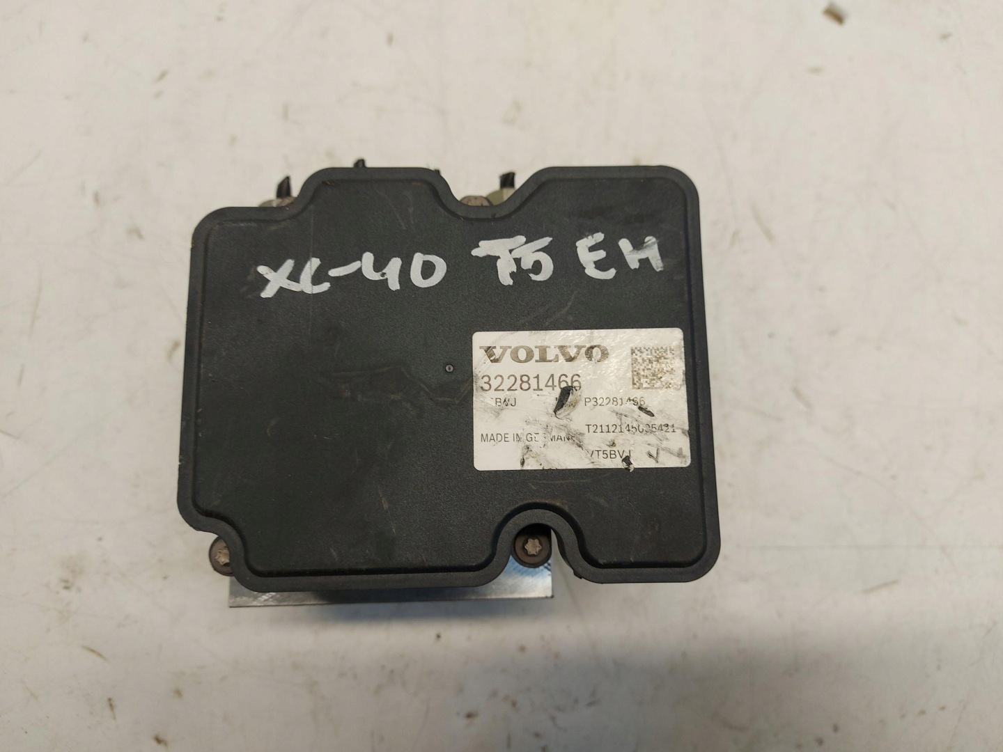 Volvo XC40 T5 pump control unit ABS 32281466