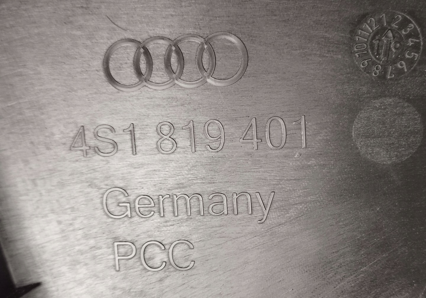 AUDI R8 II 4S 2016-2021 torpedo plastic 4S1819401