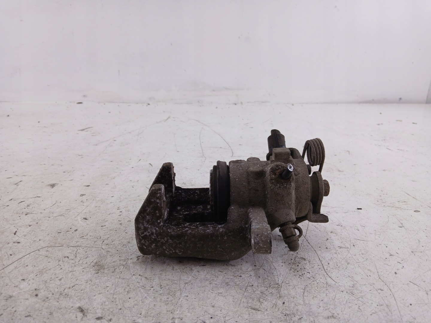 PEUGEOT 307 caliper brake left rear part