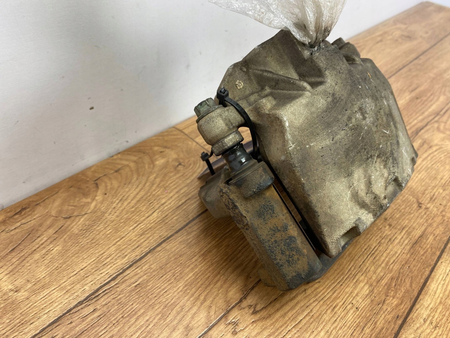 caliper brake rear left Cadillac Escalade IV 2015+
