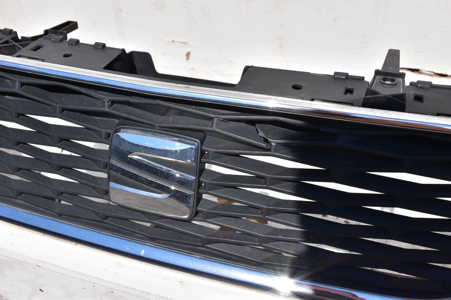 bumper front SEAT LEON III Przedlift 2012-2016 kod lakieru: LB9A