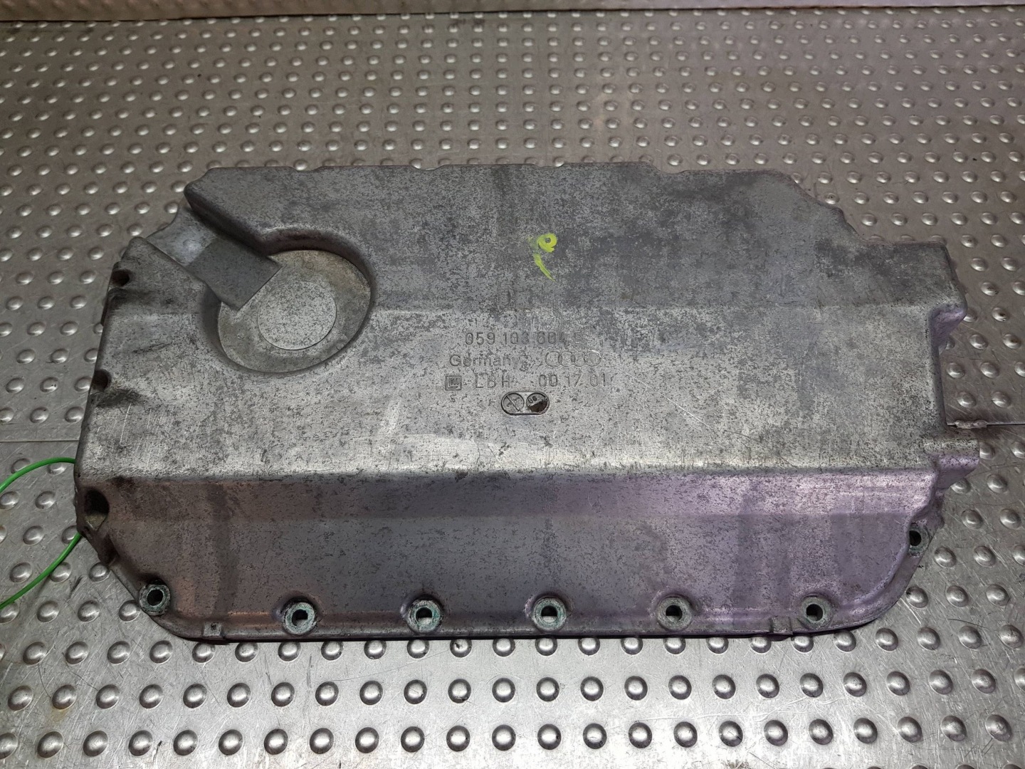 oil sump without of the sensor 059103604E AUDI A6 C5 2.5 TDI