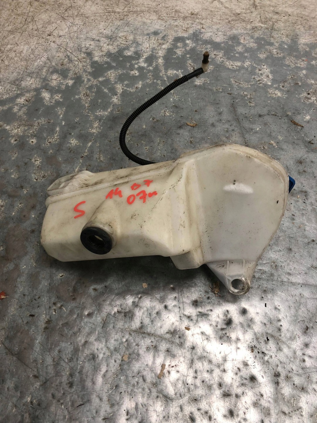 washer fluid tank AUDI A4 B7 8E0955451AP