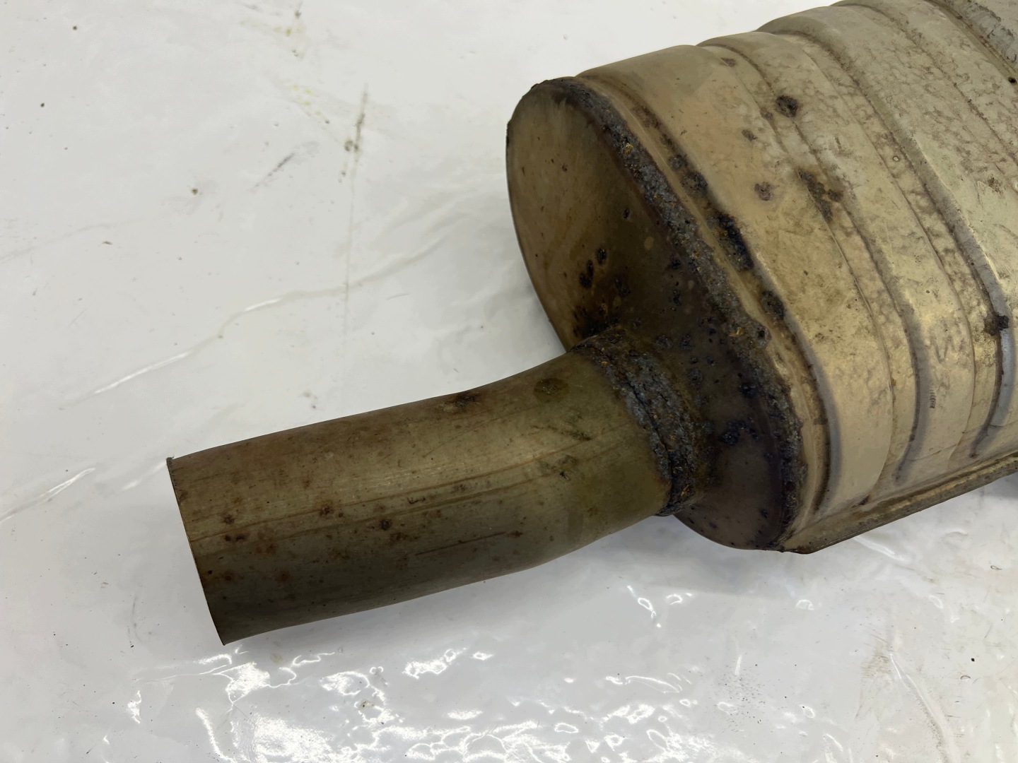 TLUMIK mitte AUDI A4 B9 8W 2.0 TDI 8W0253411D