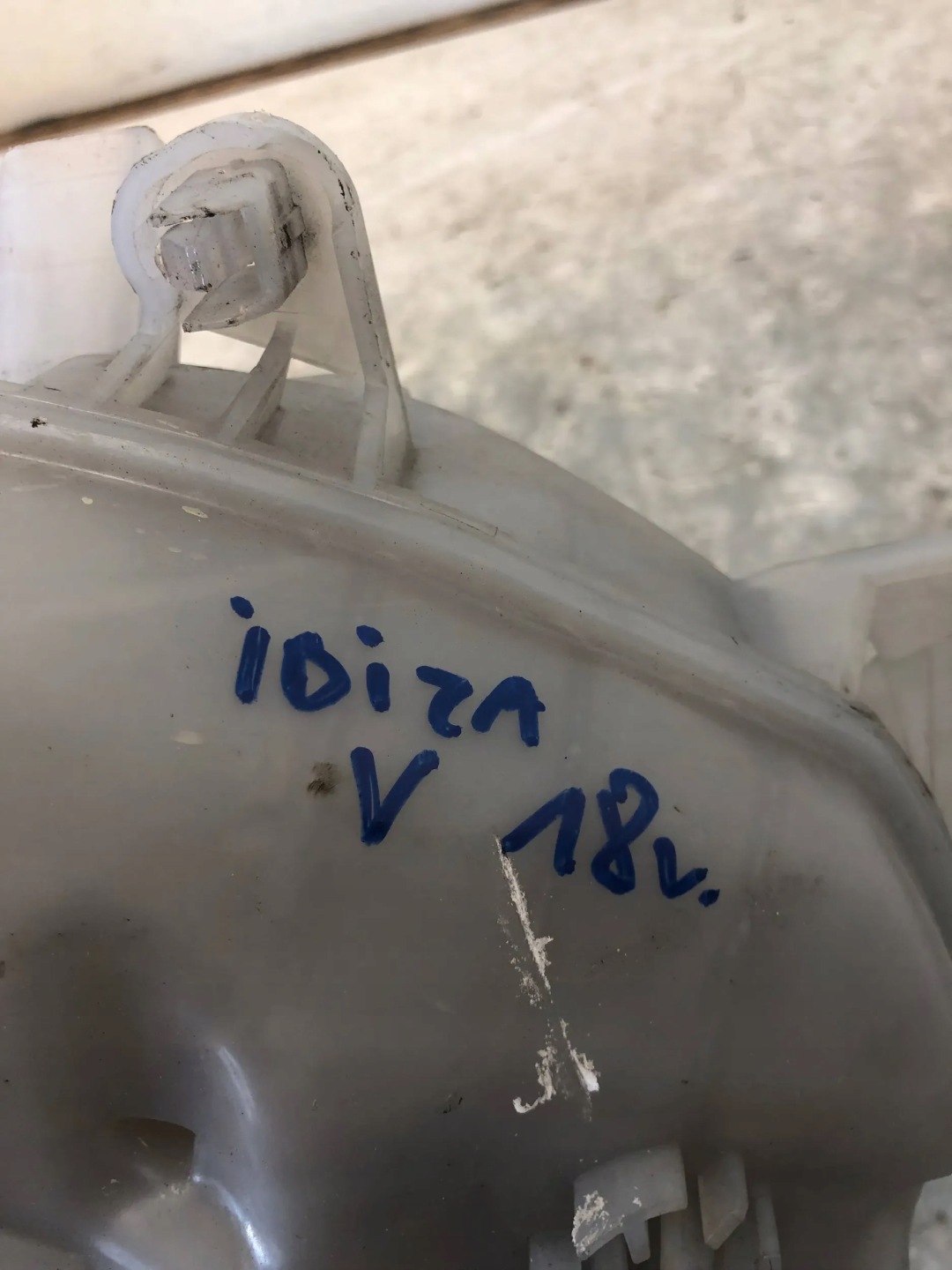 Réservoir eau SEAT IBIZA V 2Q0121407B