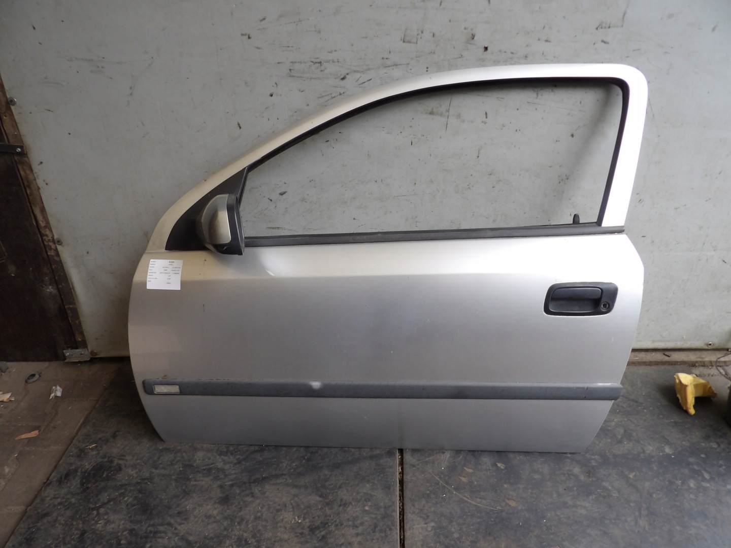 OPEL ASTRA 2 G dveře předek levé kol. Z147