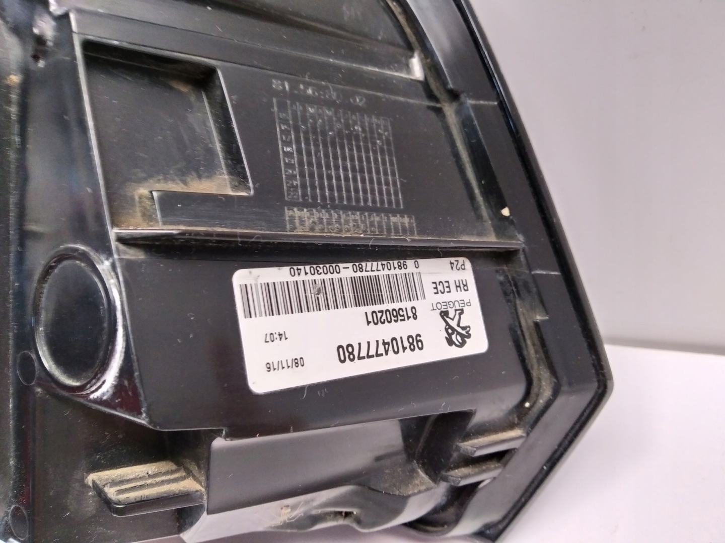 16+ Peugeot 3008 II light LED left right rear part klape