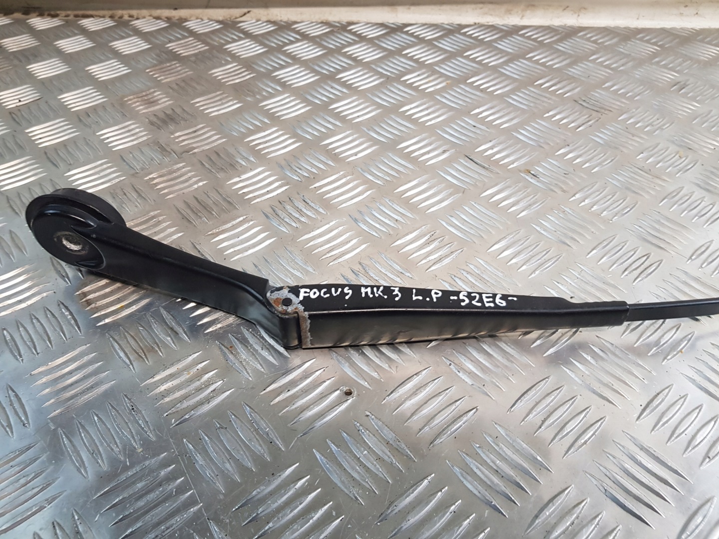 FORD FOCUS MK3 KOMBI 16R- wiper arm left front BM5117526AC
