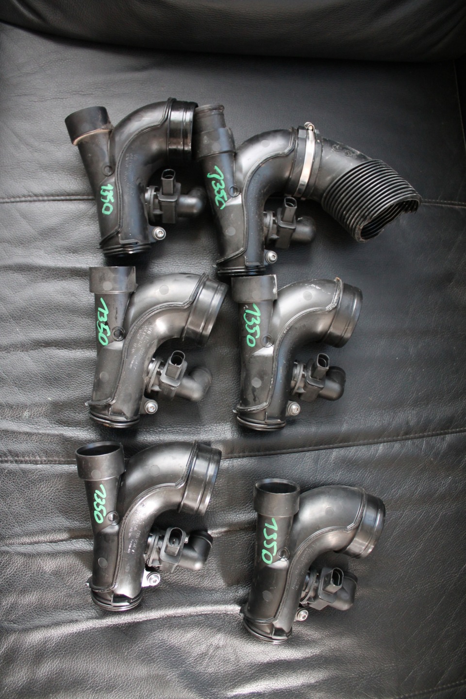 1350. pipe clutch air 05L129635A