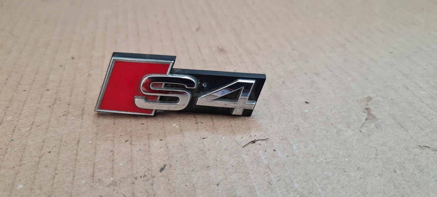 S4 B9 8W LIFT EMBLEMAT logo GRILA grille front 8W0853736F