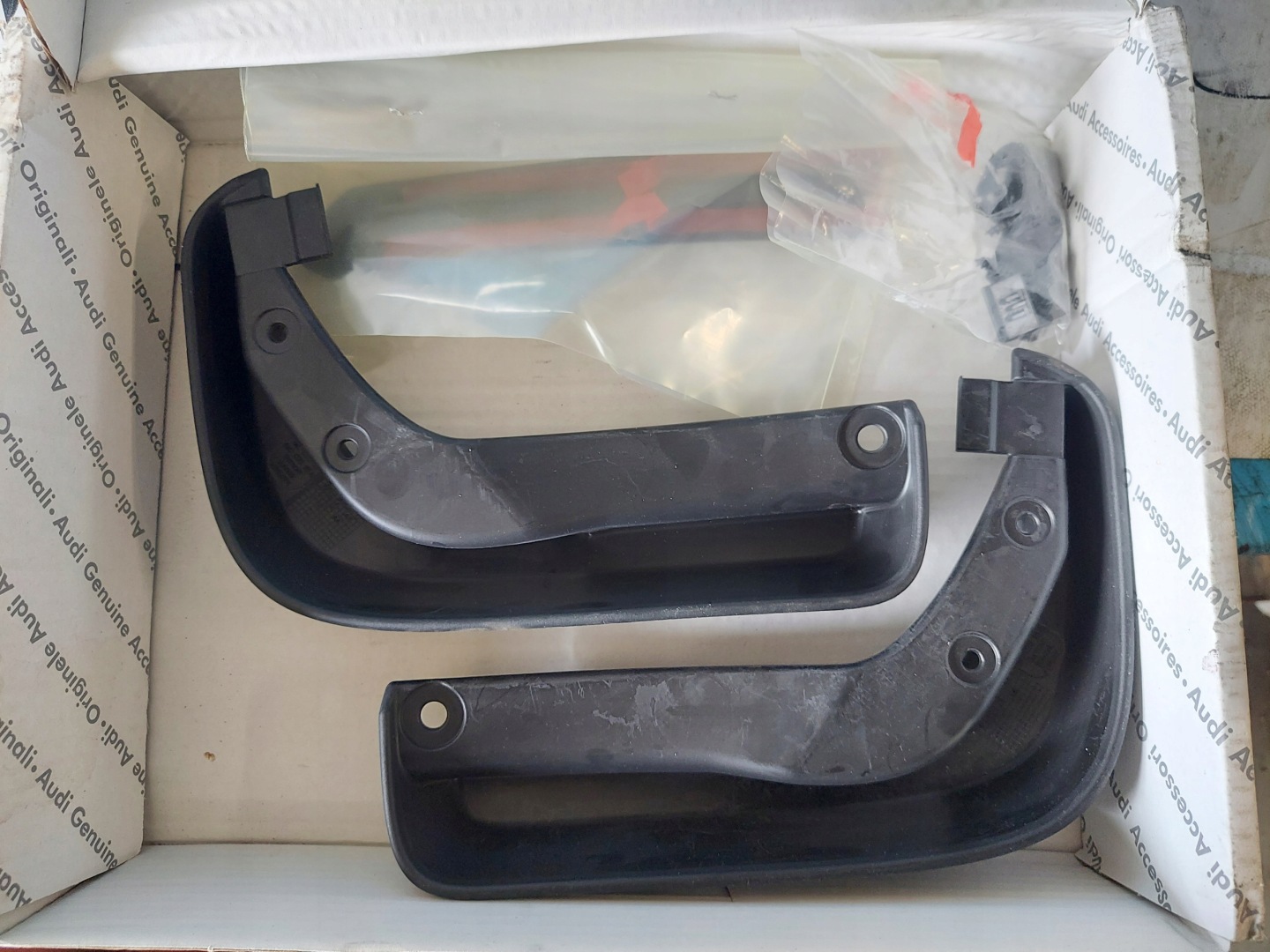 paraspruzzo anteriore AUDI A1 8X 8X0075111