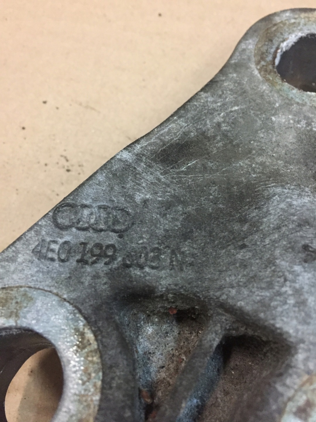 AUDI A8 D3 supporto Supporto motore staffa fissaggio 4E0199603N
