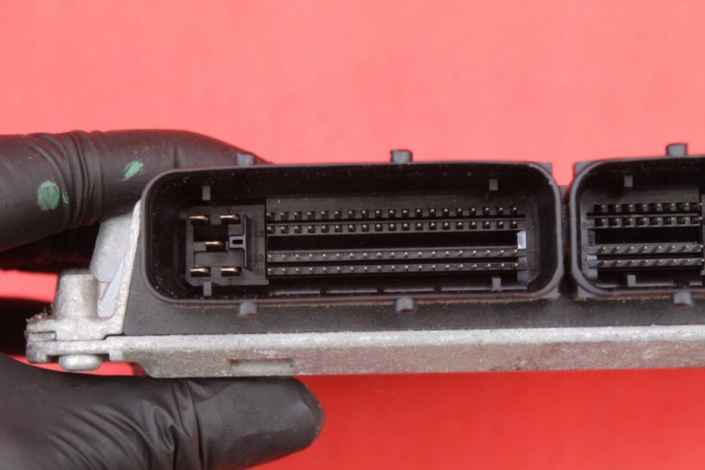 control unit of the engine 06A906033DC VW GOLF 5 V plus 1.6 8V 102 KM 03-09