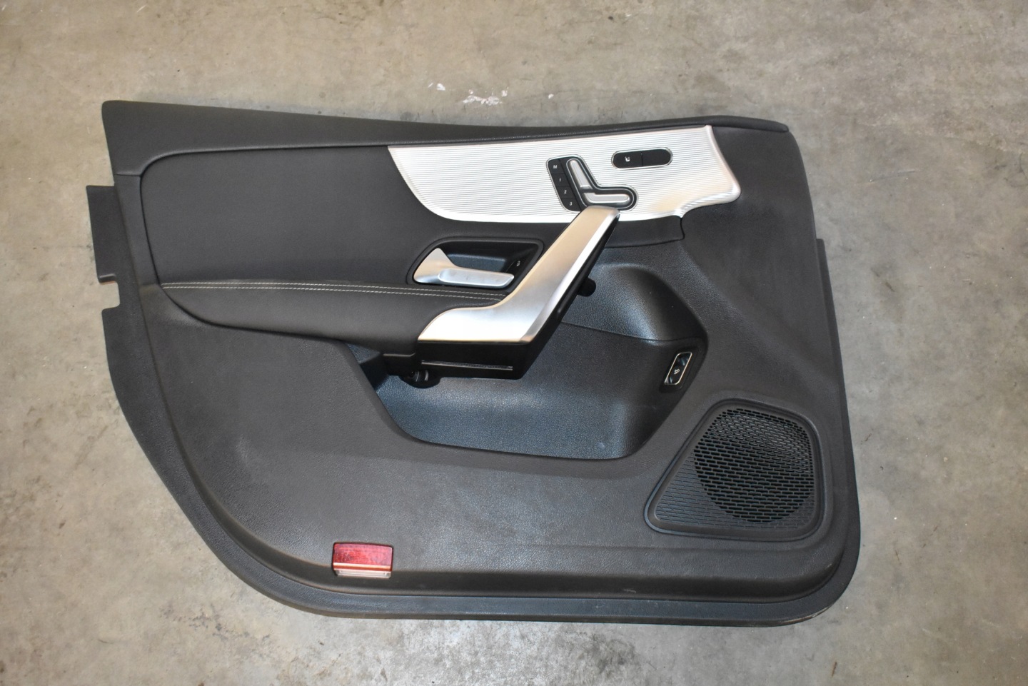 IDEALNY side door front front left MERCEDES W177 1