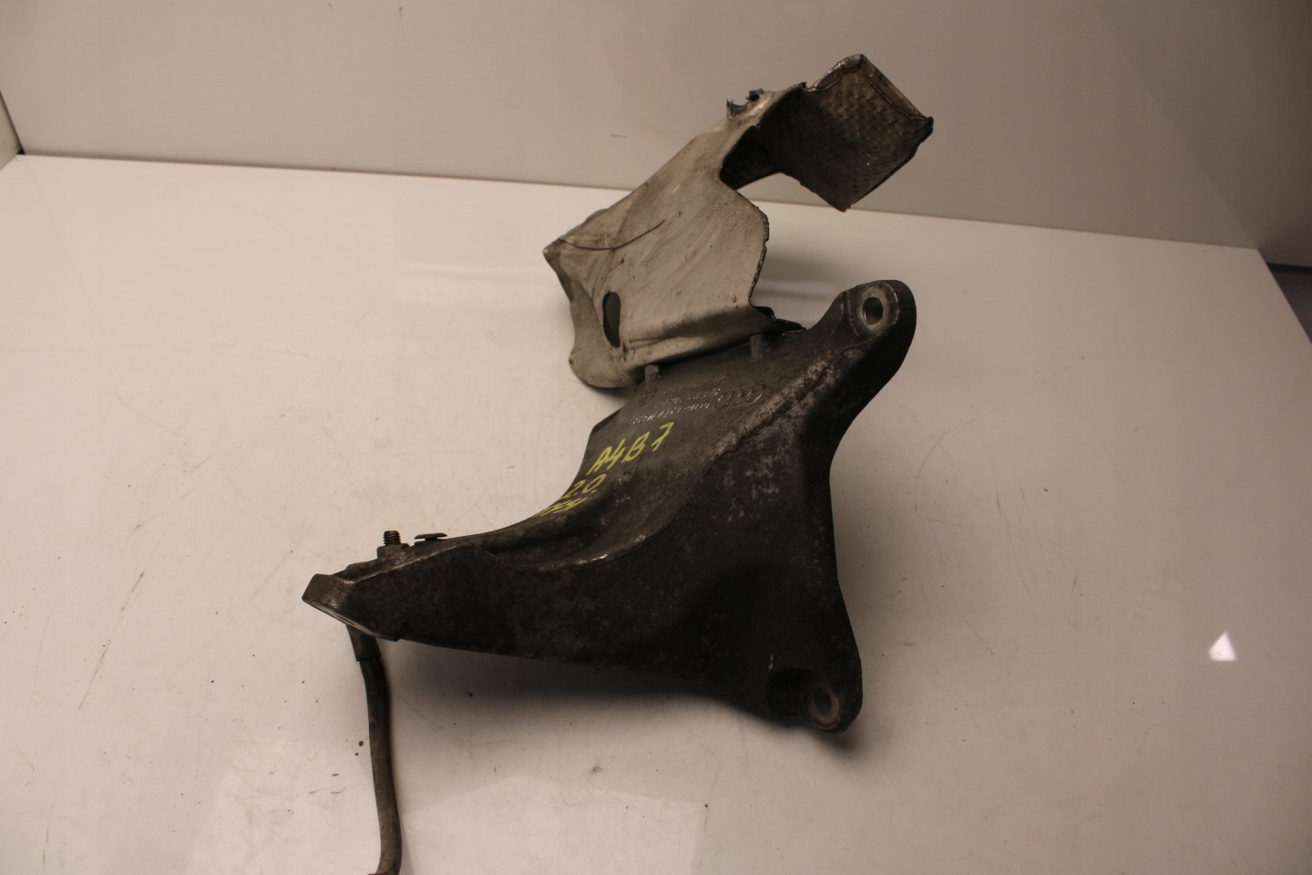 Support Support plaque Moteur AUDI A4 B7 2.0 TFSI 8E0199308AH