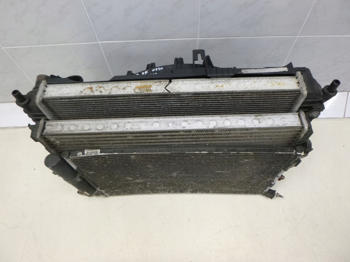 JAGUAR XF X250 3.0 D KPL chladič ventilátor